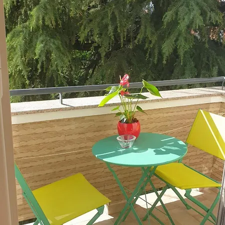 Διαμέρισμα ᑕᗩsᗩ ᗰᗩᖴᗩᒪᗪᗩ A 2 Passi Dalla Stazione E Dal Centro Storico, Posto Auto Interno Ίμολα