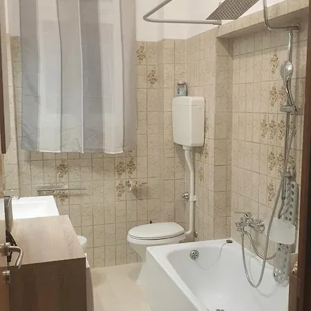 ᑕᗩsᗩ ᗰᗩᖴᗩᒪᗪᗩ A 2 Passi Dalla Stazione E Dal Centro Storico, Posto Auto Interno Διαμέρισμα *