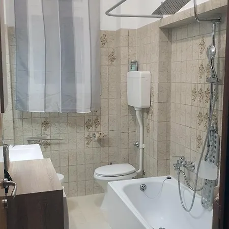 Apartamento ᑕᗩsᗩ ᗰᗩᖴᗩᒪᗪᗩ A 2 Passi Dalla Stazione E Dal Centro Storico, Posto Auto Interno *