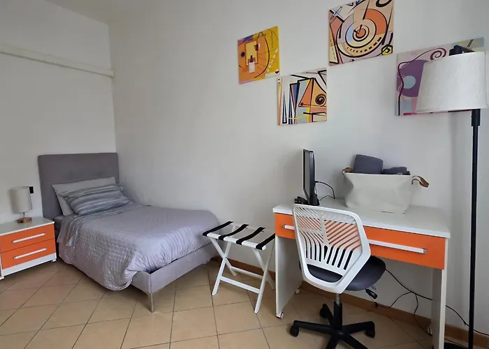 ᑕᗩsᗩ ᗰᗩᖴᗩᒪᗪᗩ A 2 Passi Dalla Stazione E Dal Centro Storico, Posto Auto Interno Imola