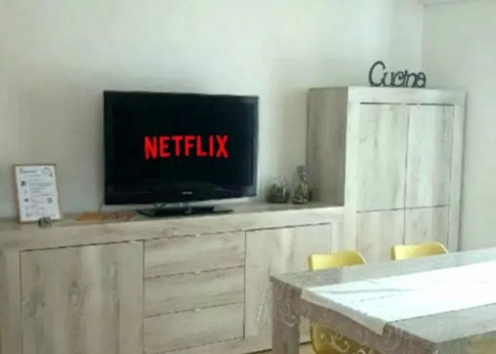 Lejlighed ᑕᗩsᗩ ᗰᗩᖴᗩᒪᗪᗩ A 2 Passi Dalla Stazione E Dal Centro Storico, Posto Auto Interno *